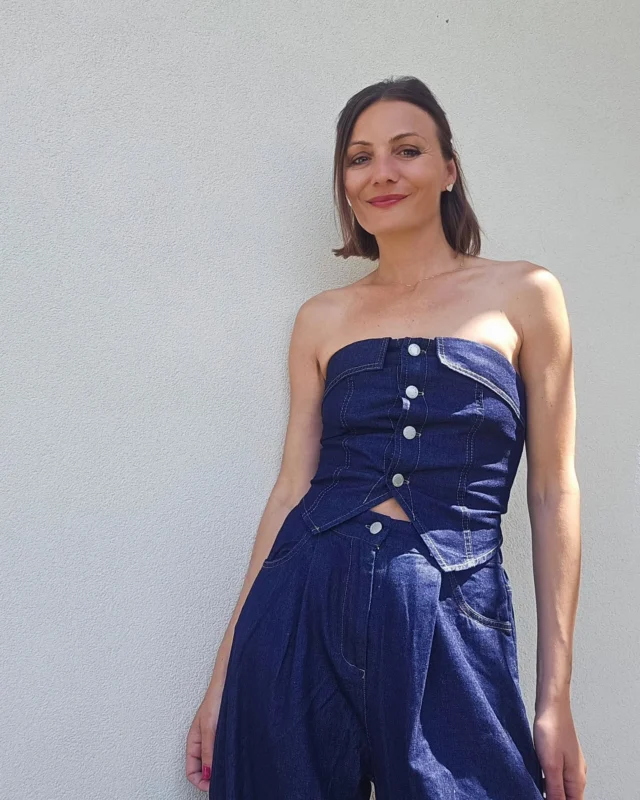 .
Scegli il tuo set in denim preferito 🤍
Se te ne innamorerai scrivici in dm 
Dettagli nelle stories in evidenza "style"
.
In ordine
Set EVA 70 euro 
Set ZOE 70 euro
Set INES blusa 29 euro Bermuda 39,99 euro 
.
#amazing
#denim 
#lovely
#outfitinspiration 
#newin