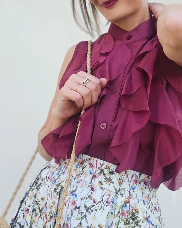 .
Una MELODIA PERFETTA 
Se te ne innamorerai scrivici in dm 💐
Dettagli nelle stories in evidenza "simply chic"
.
Blusa AMARANTO 30 euro 
Gonna FIORI di CAMPO 39,99 euro 
.
#flowers
#romanticastyle
#lovely
#outfitinspiration 
#newin
